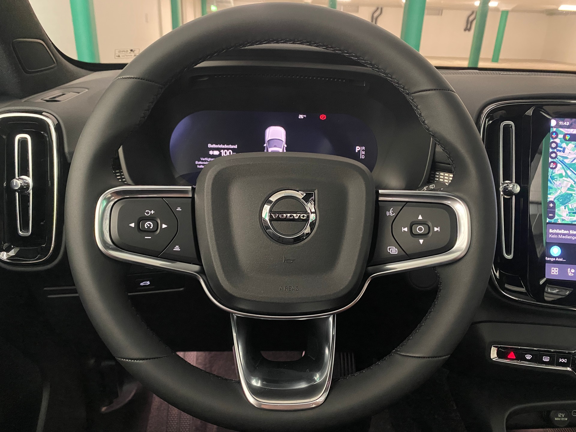 VOLVO EX40 82kWh Twin Motor Performance AWD Black Edition-image-9