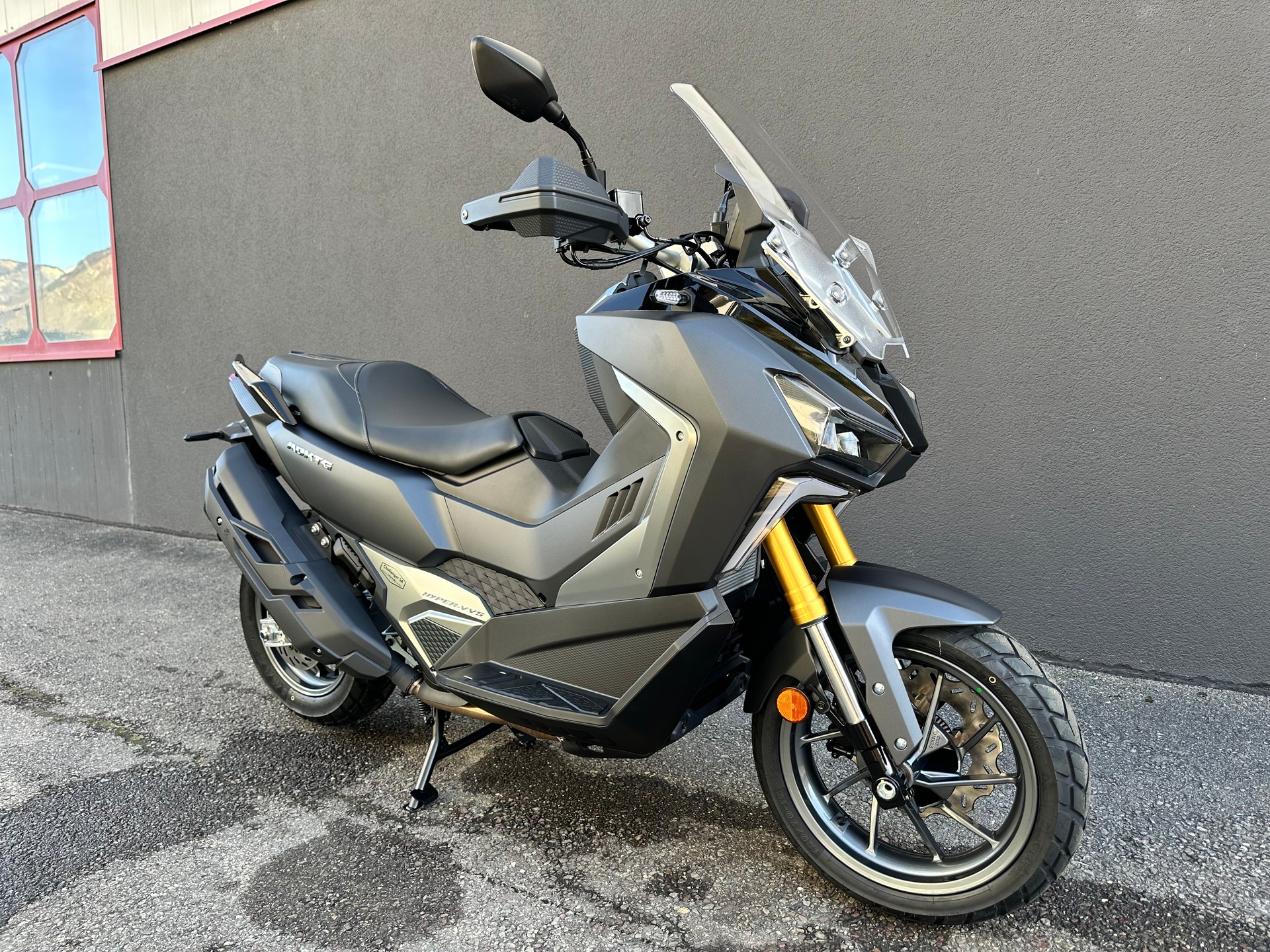 SYM TG400