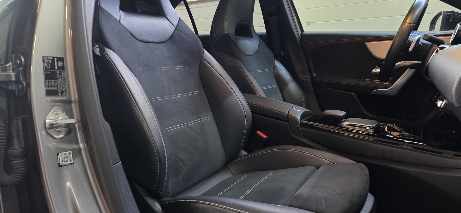 MERCEDES-BENZ A 250e AMG Line 8G-DCT-image-24