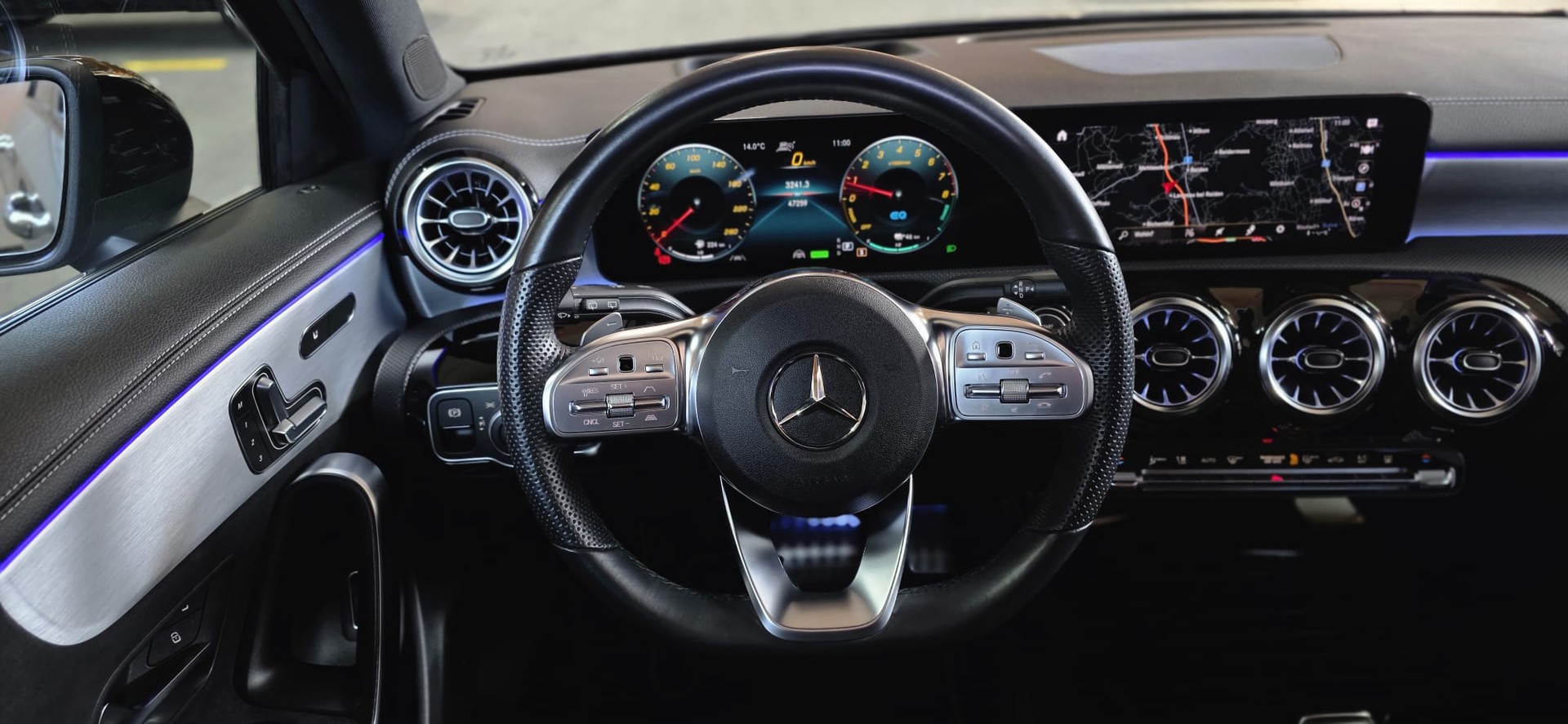 MERCEDES-BENZ A 250e AMG Line 8G-DCT-image-12