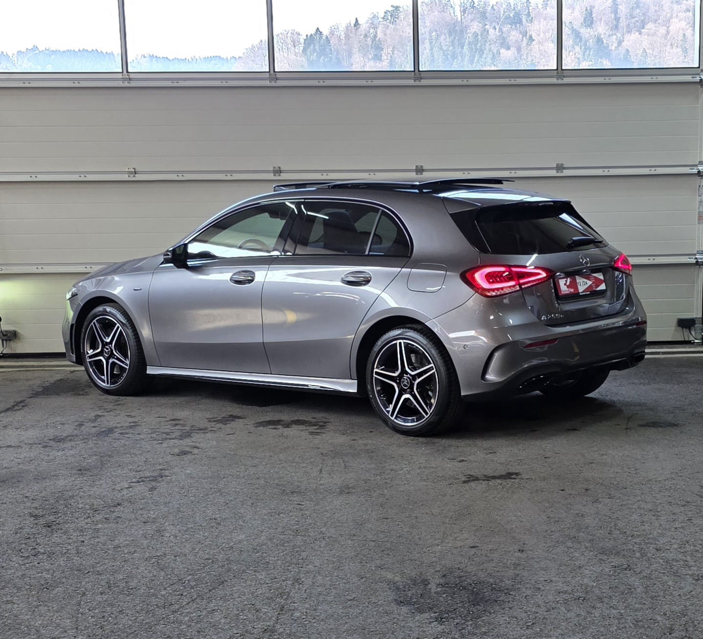 MERCEDES-BENZ A 250e AMG Line 8G-DCT-image-2
