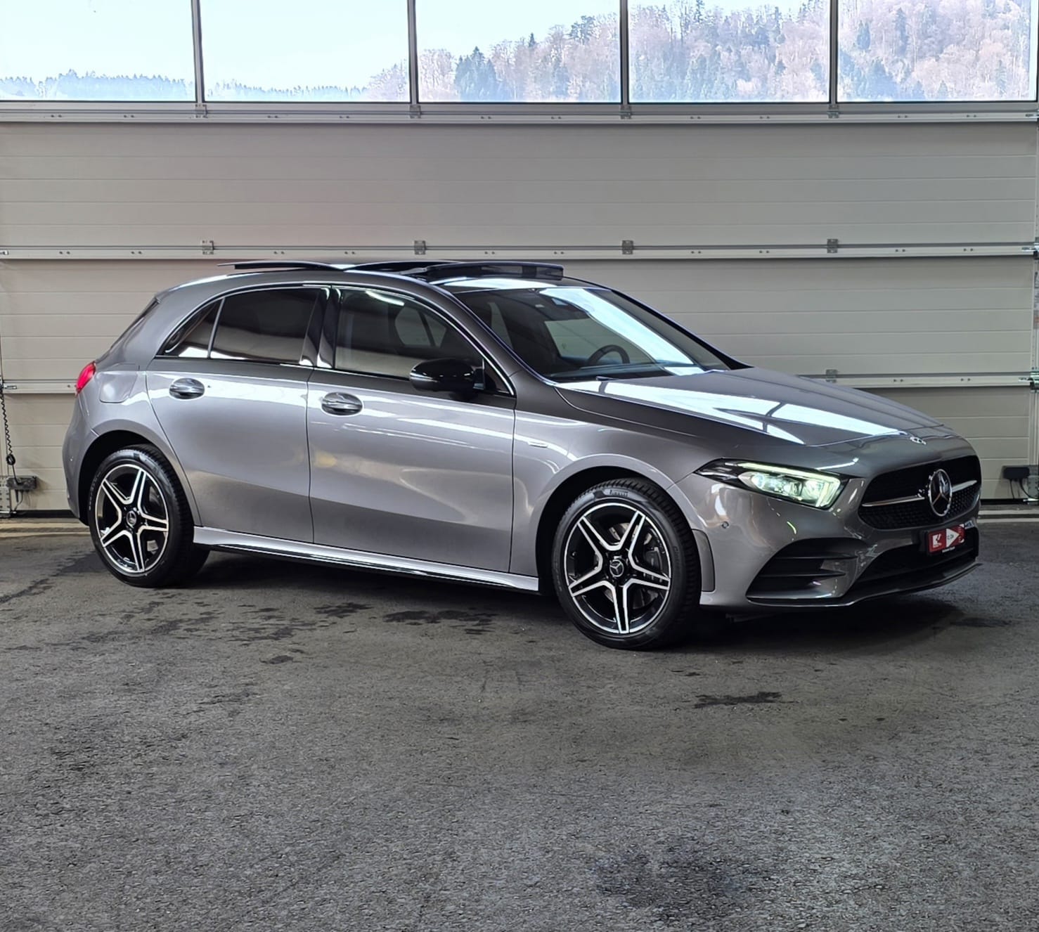 MERCEDES-BENZ A 250e AMG Line 8G-DCT-image-6