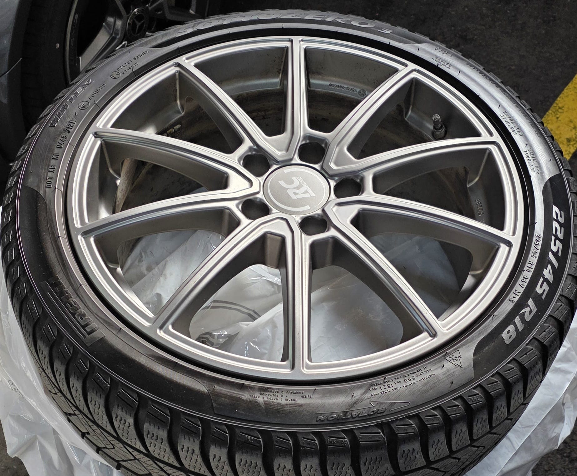 MERCEDES-BENZ A 250e AMG Line 8G-DCT-image-29