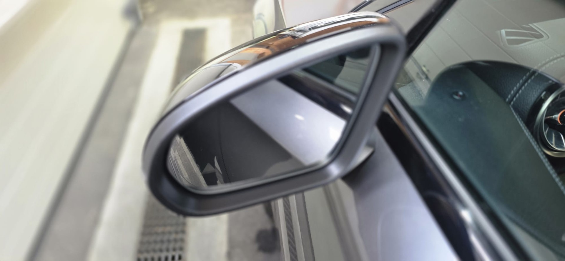 MERCEDES-BENZ A 250e AMG Line 8G-DCT-image-27