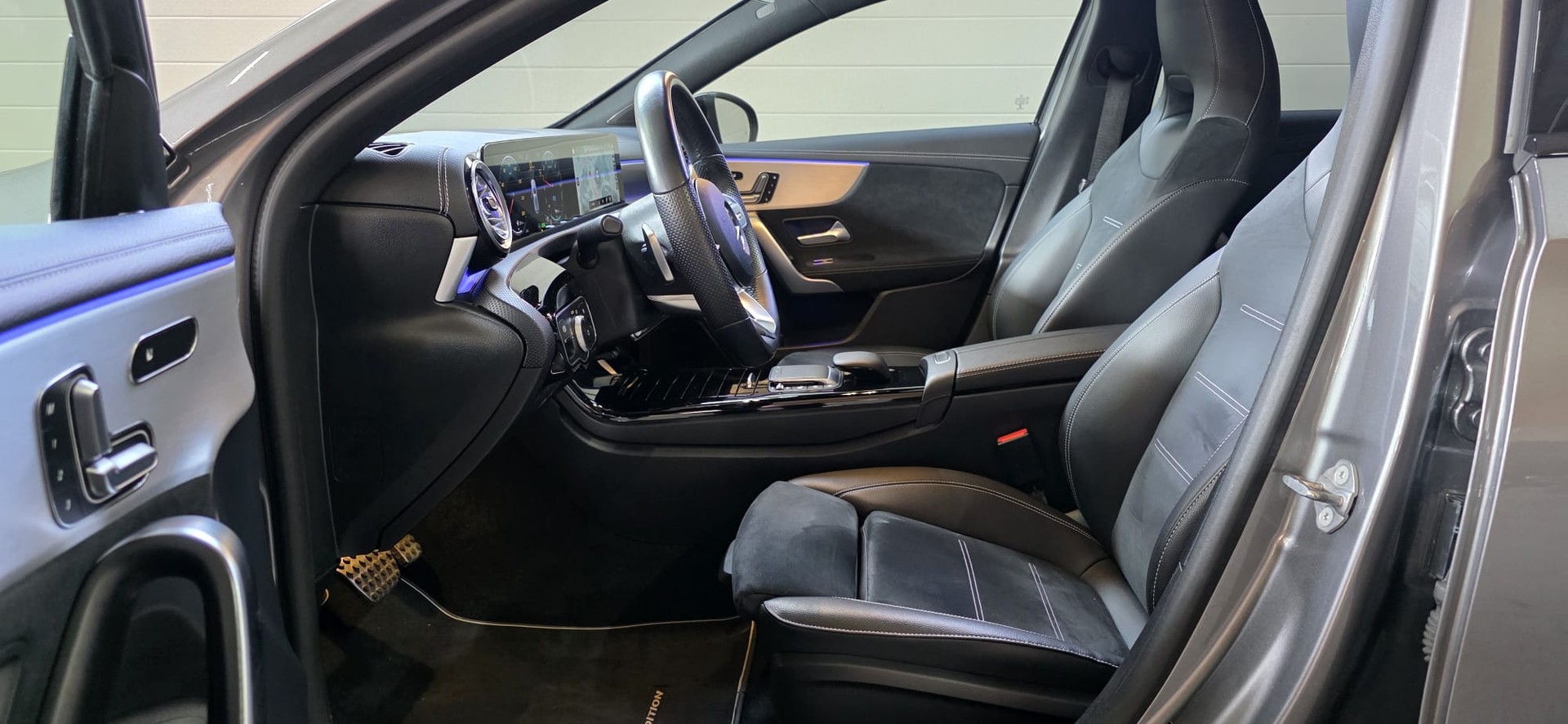 MERCEDES-BENZ A 250e AMG Line 8G-DCT-image-8