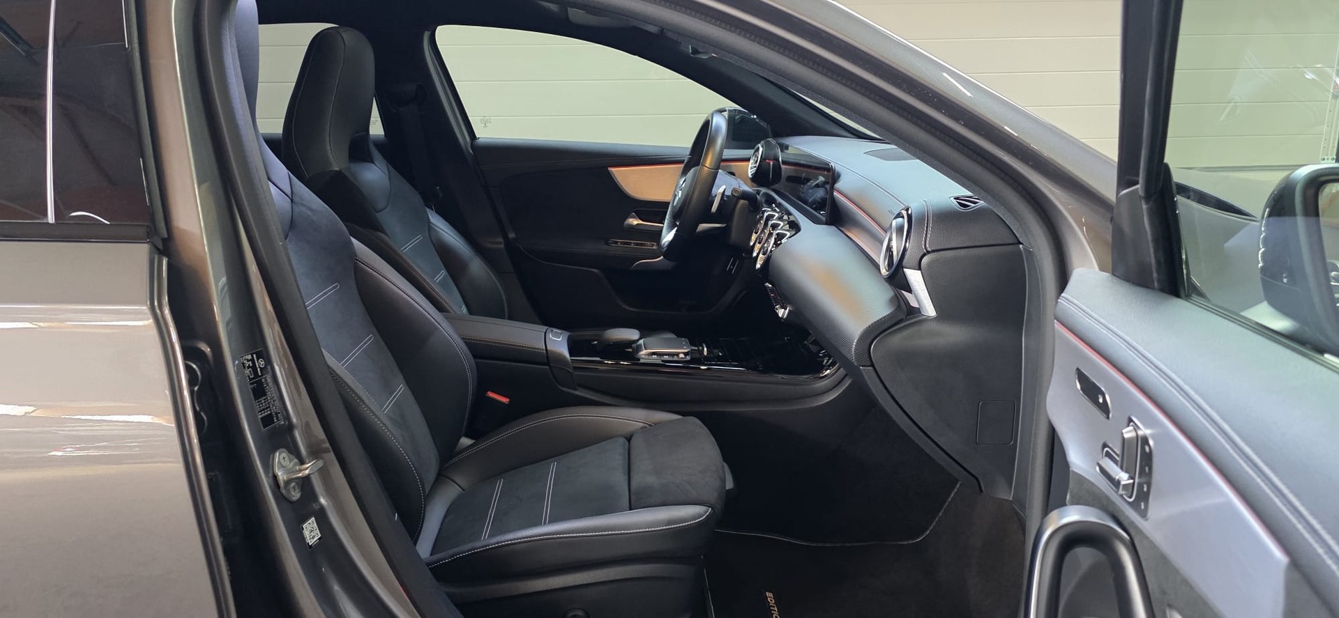 MERCEDES-BENZ A 250e AMG Line 8G-DCT-image-23