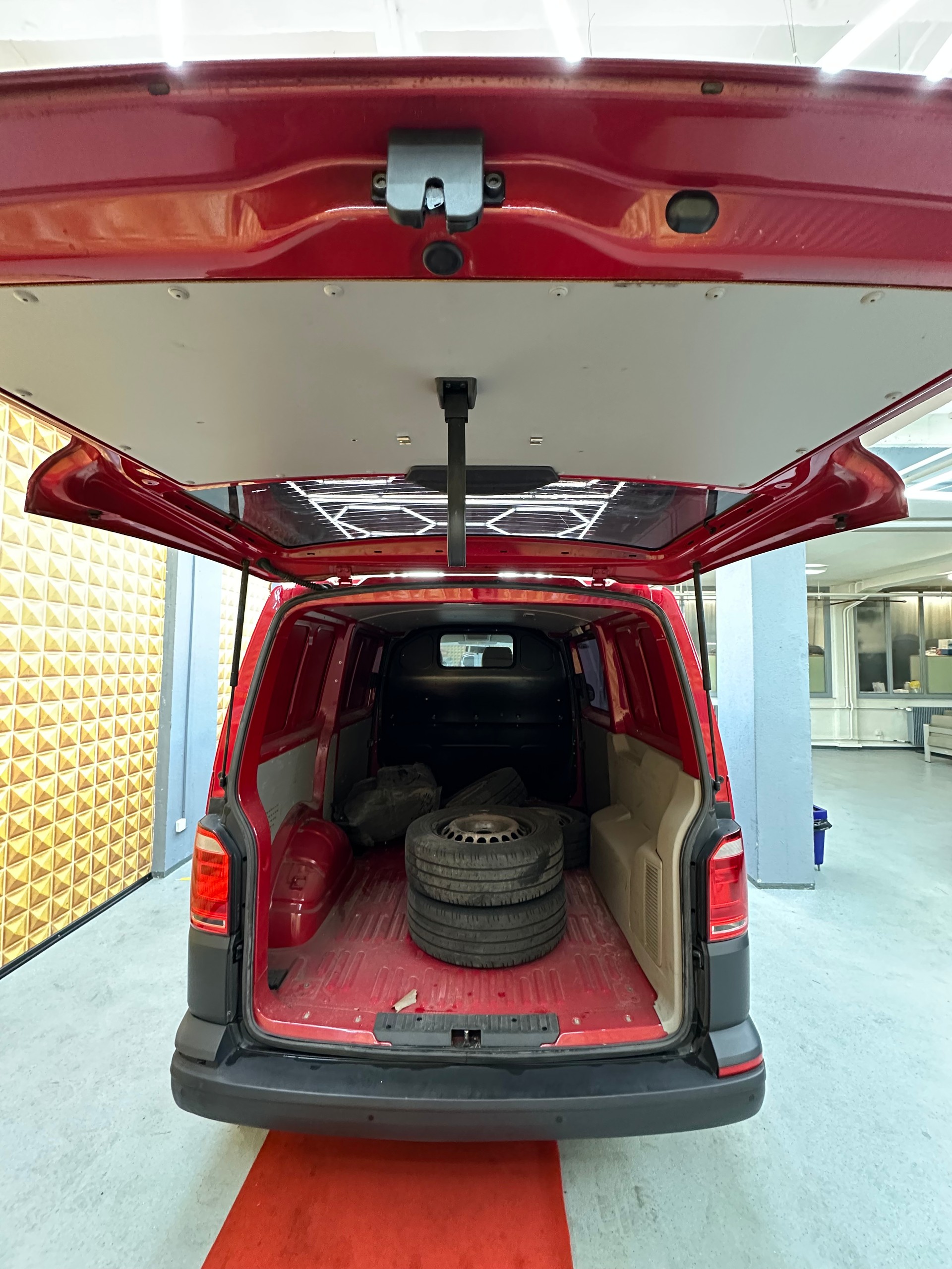 VW T6.1 2.0 TDI DSG-image-12