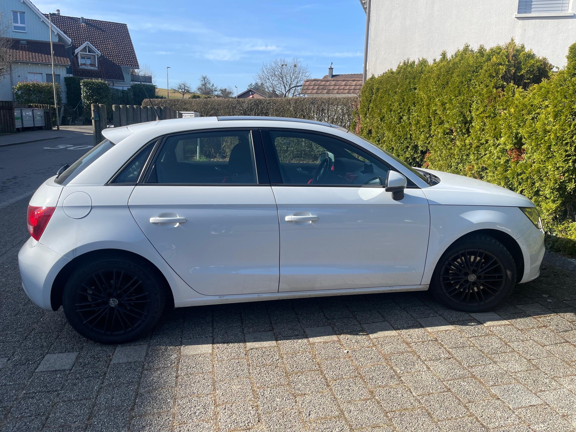 AUDI A1 Sportback 1.6 TDI Ambition-image-3