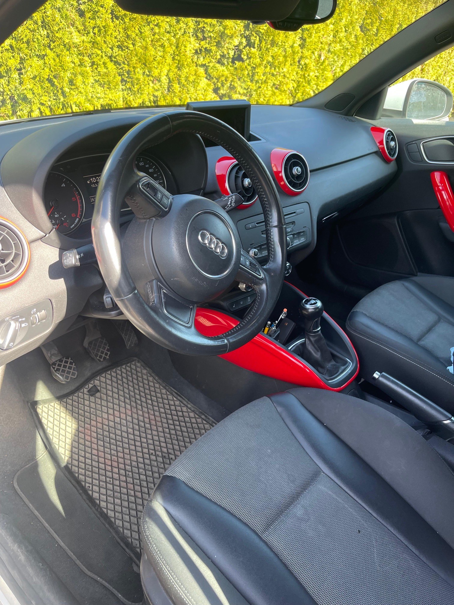 AUDI A1 Sportback 1.6 TDI Ambition-image-2