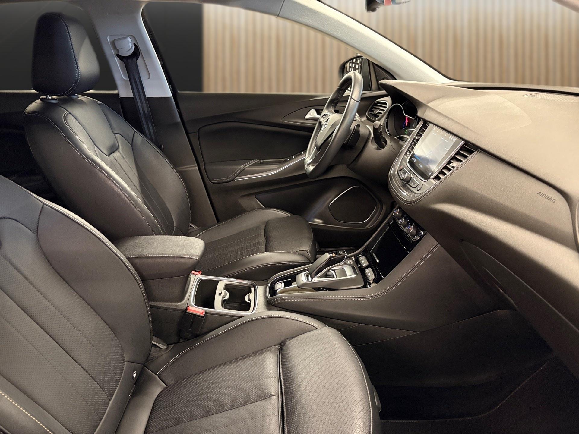 OPEL Grandland X 1.6 Hybrid Ultimate Automatik-image-15