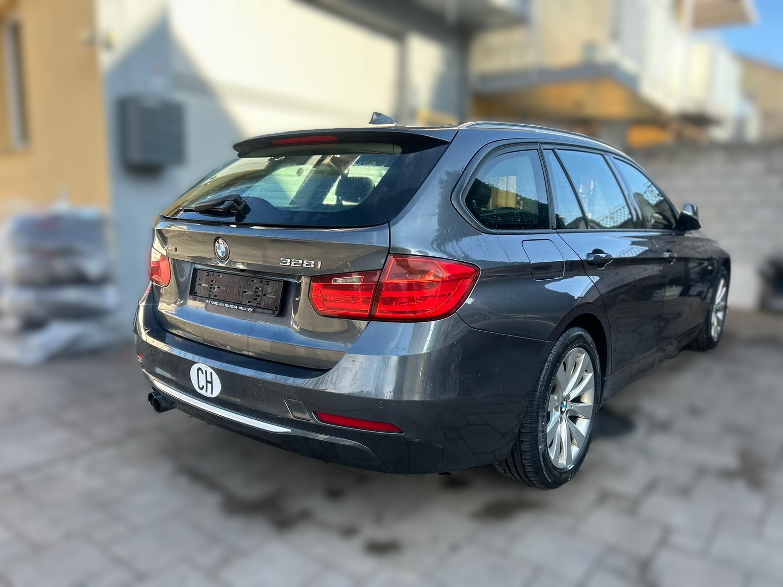 BMW 328i xDrive Touring Modern Line Steptronic-showroom-element-3