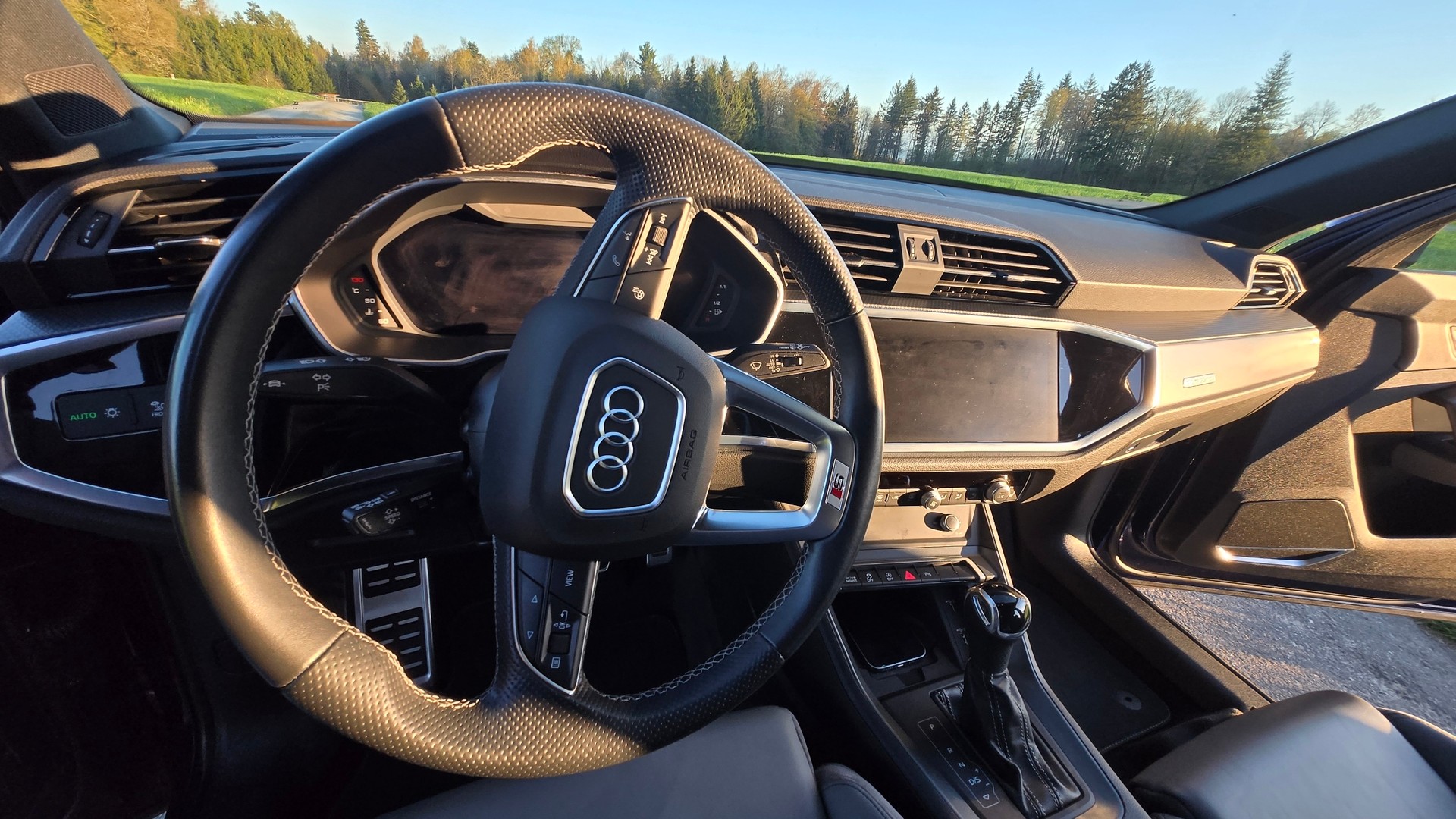 AUDI Q3 Sportback 40 TDI S line Attraction quattro S-tronic-image-3