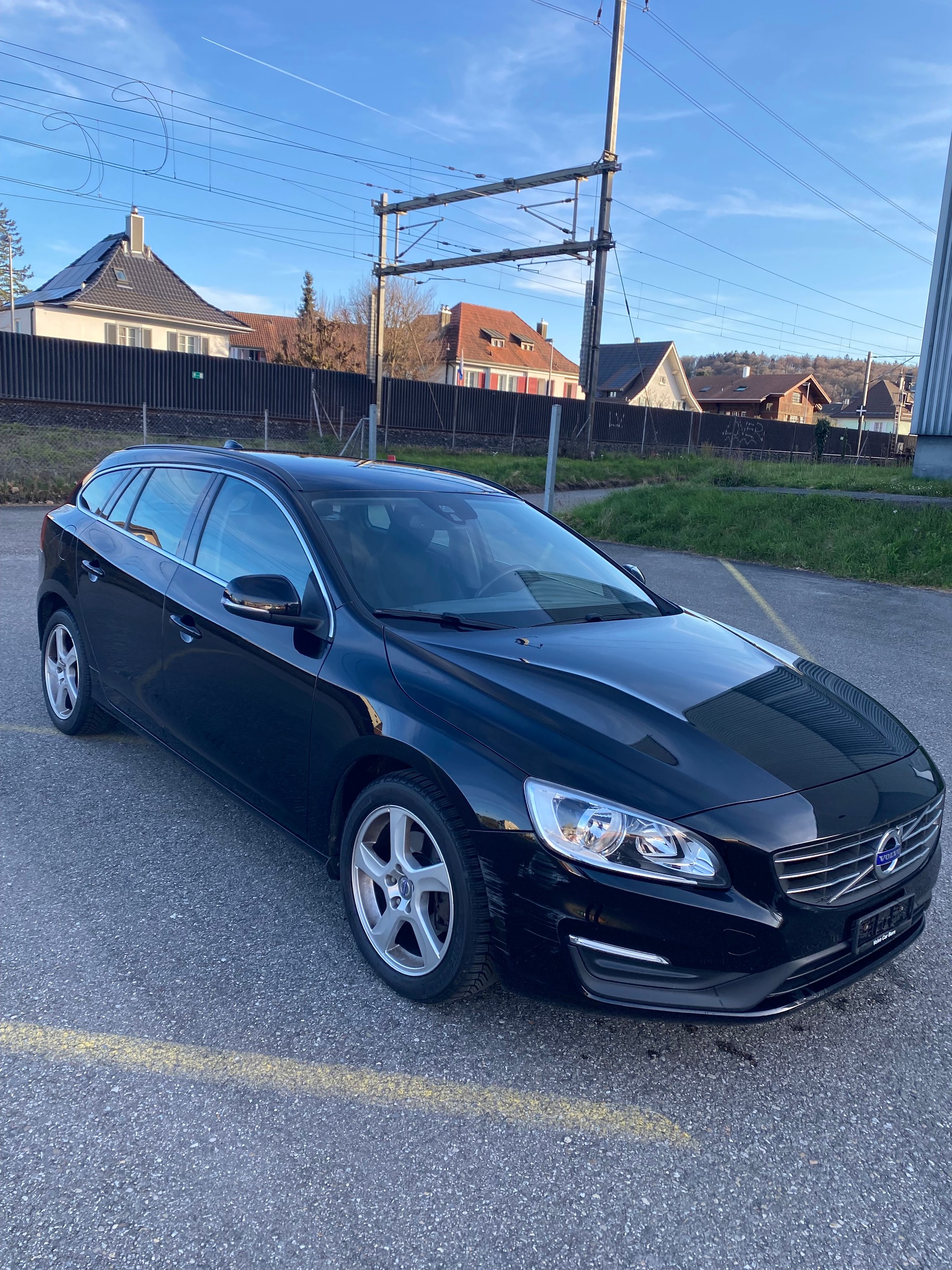 VOLVO V60 D4 Summum-image-0