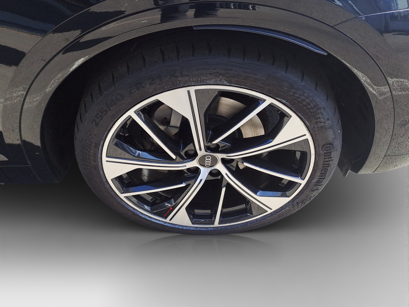 AUDI Q5 Sportback 40 TDI Blackedition quattro S-tronic-image-14