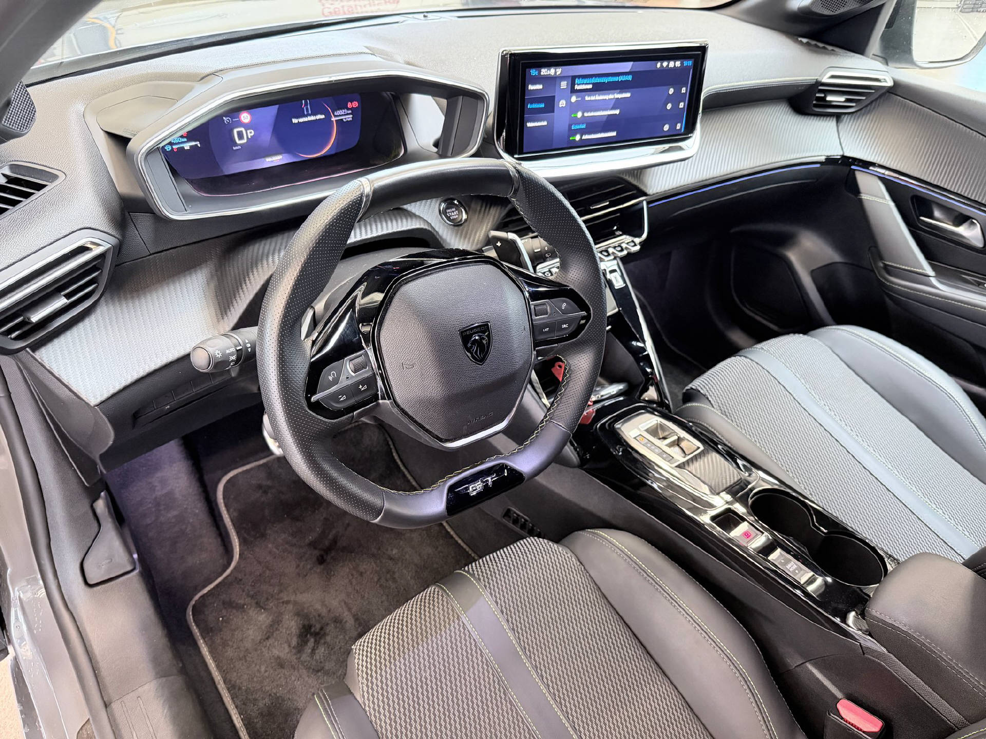 PEUGEOT 208 1.2 Hybrid 145 GT-image-5