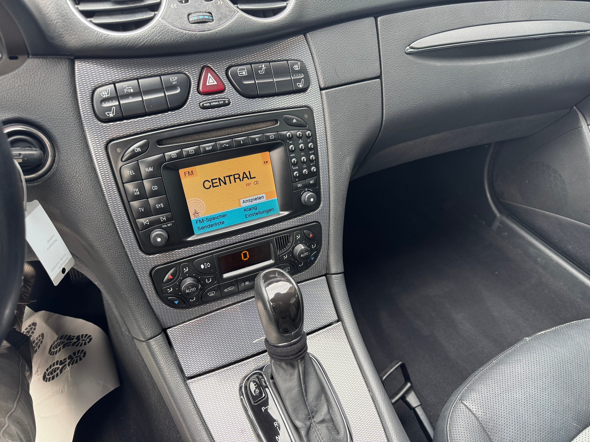MERCEDES-BENZ CLK 320 Avantgarde Automatic-image-8