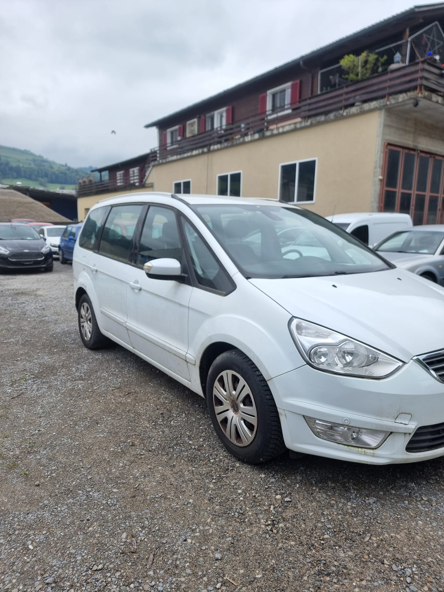 FORD Galaxy 1.6 SCTi Ghia-image-2