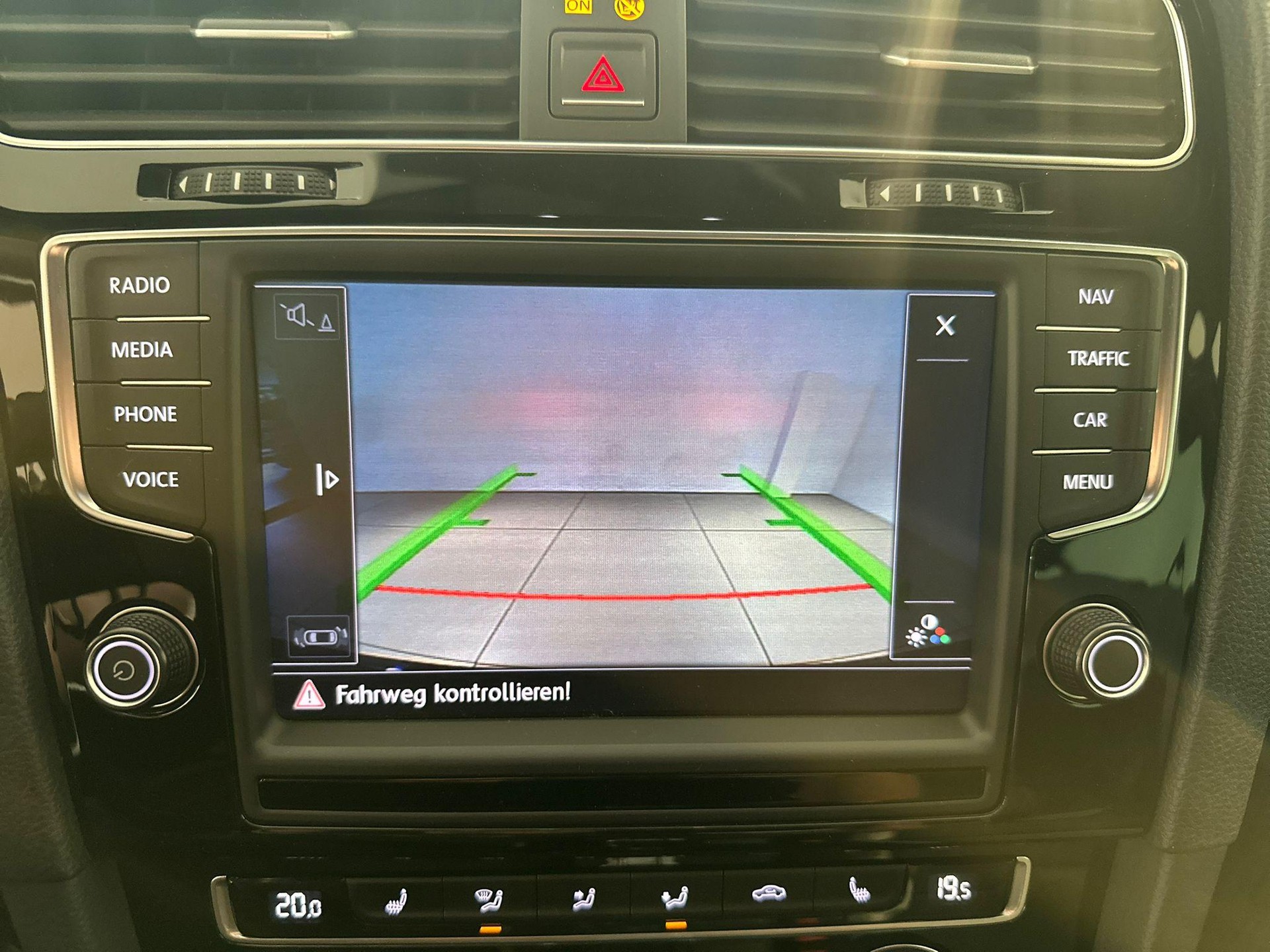 VW Golf VII 2.0 TSI R DSG 4motion-image-12