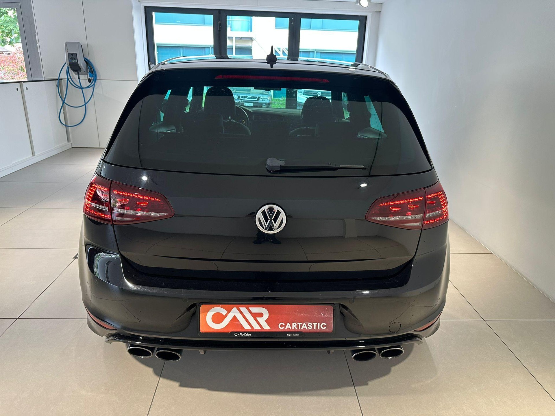 VW Golf VII 2.0 TSI R DSG 4motion-image-4