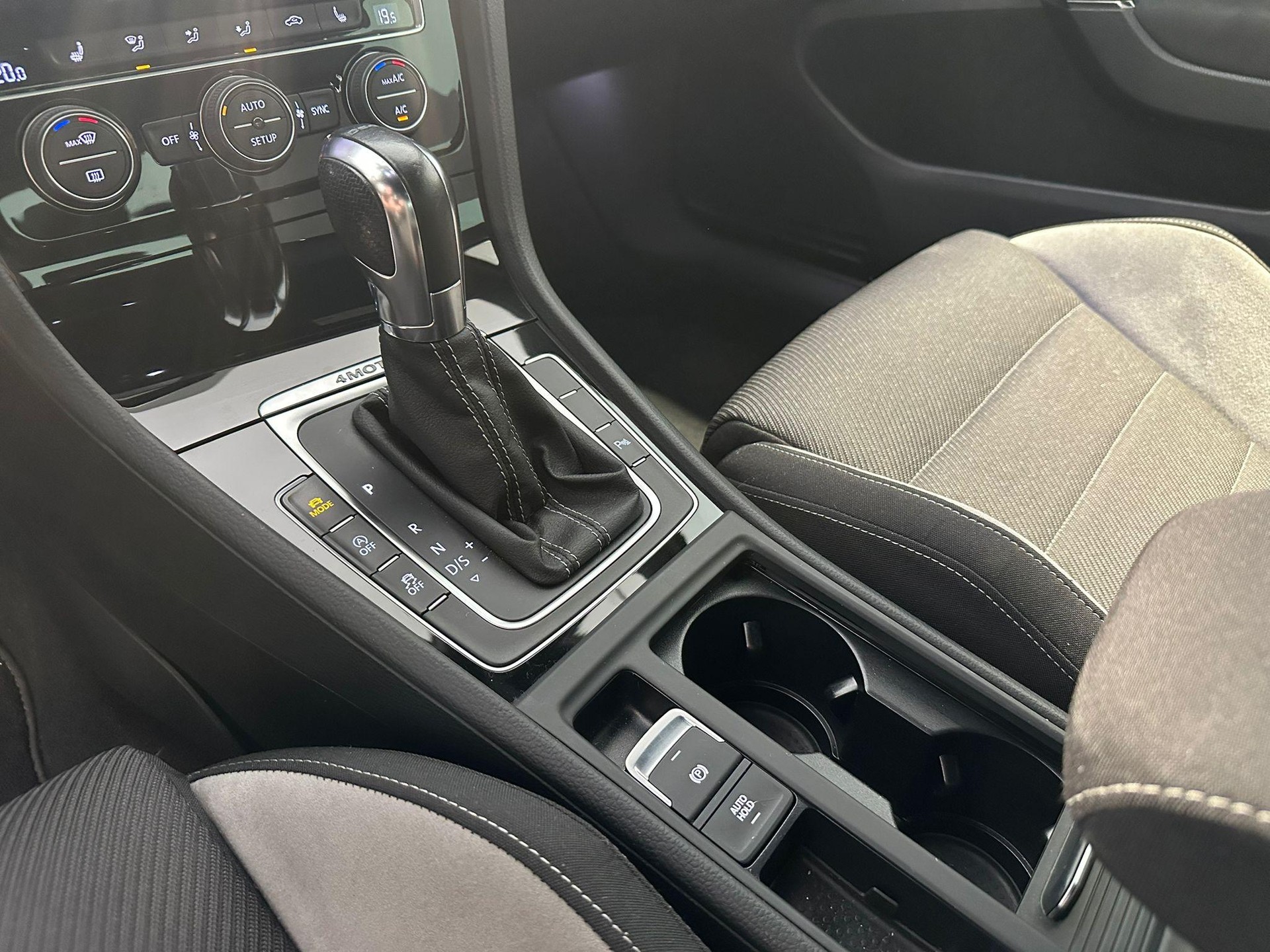 VW Golf VII 2.0 TSI R DSG 4motion-image-13