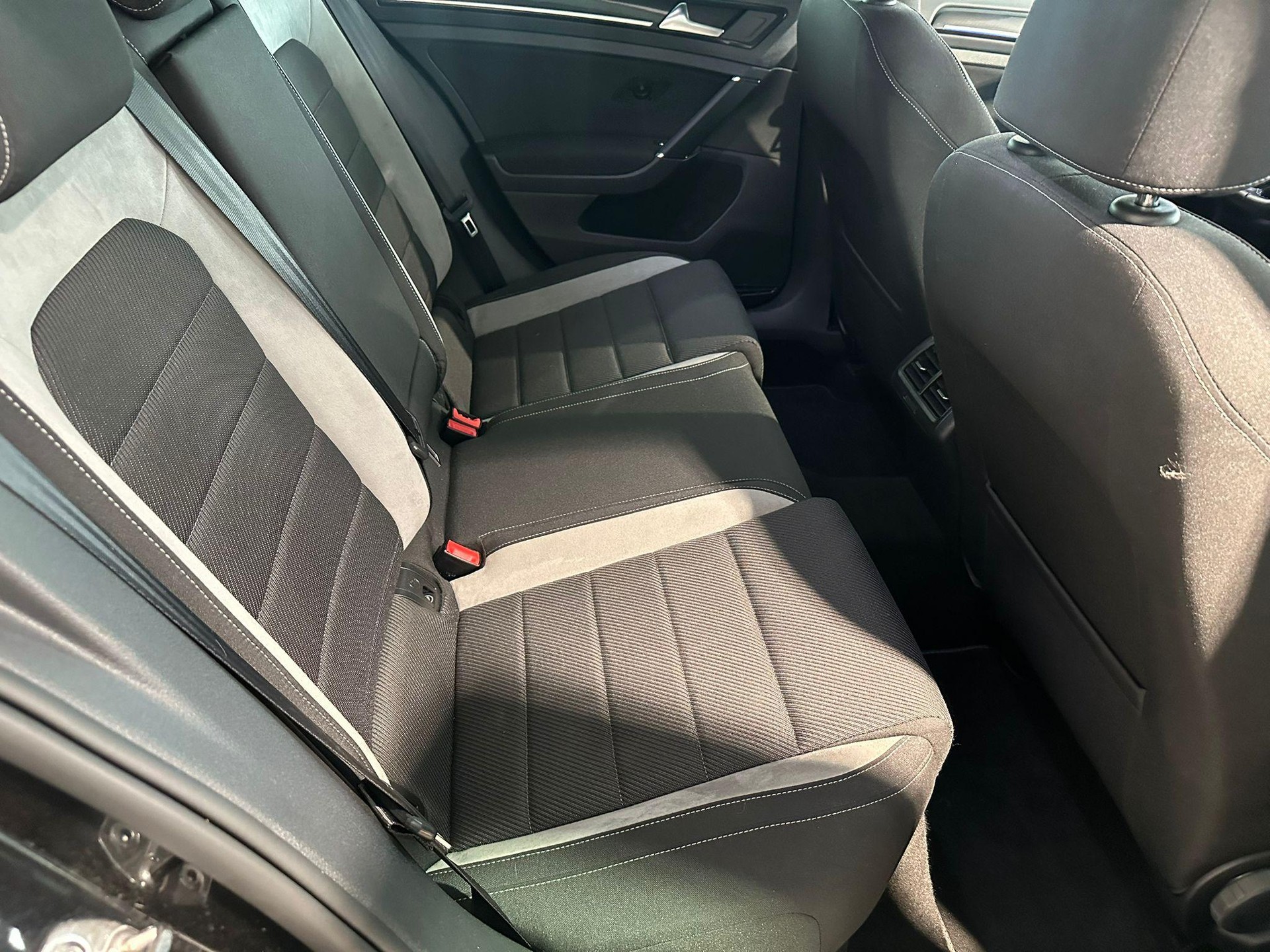 VW Golf VII 2.0 TSI R DSG 4motion-image-14