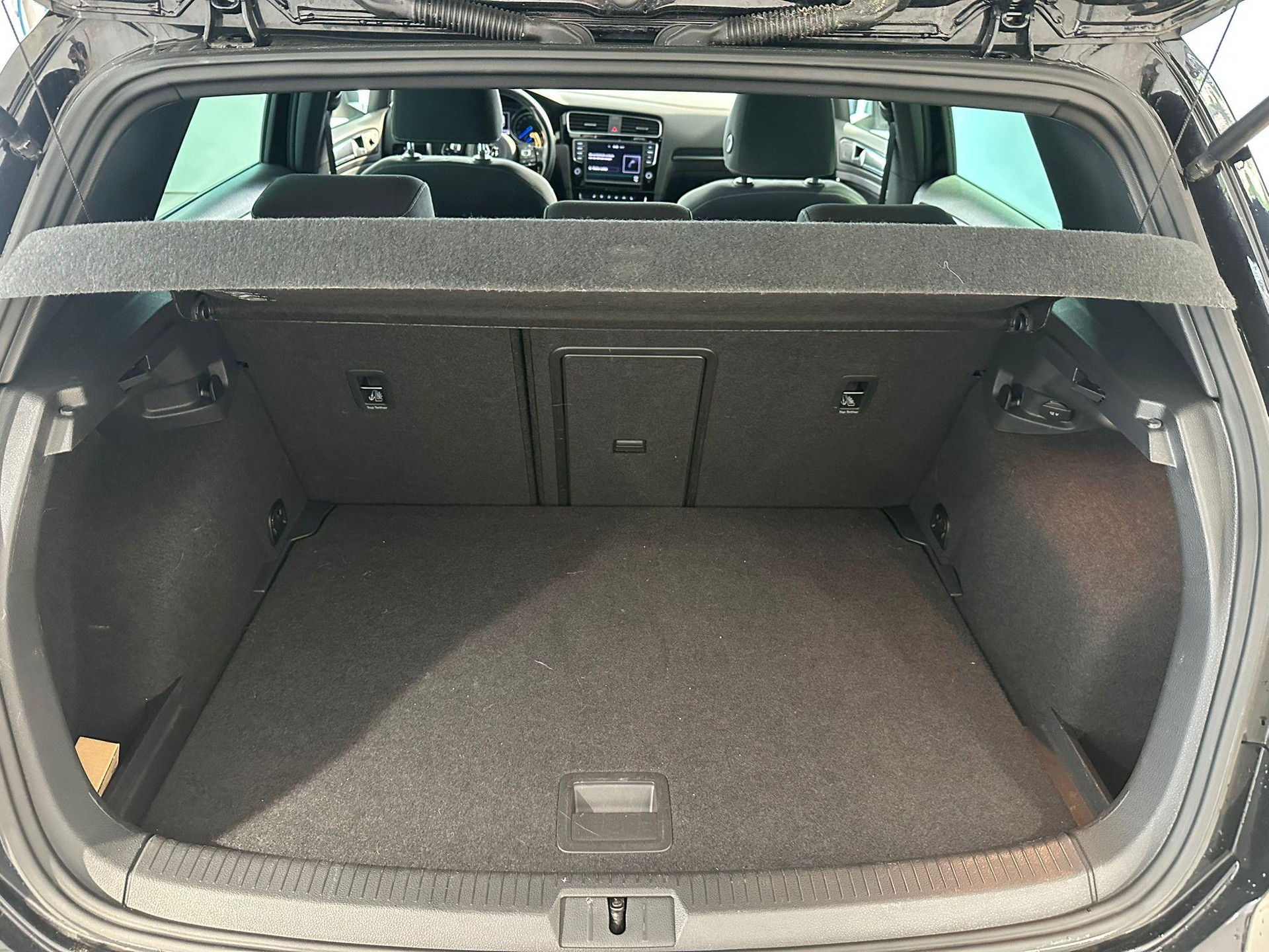VW Golf VII 2.0 TSI R DSG 4motion-image-5