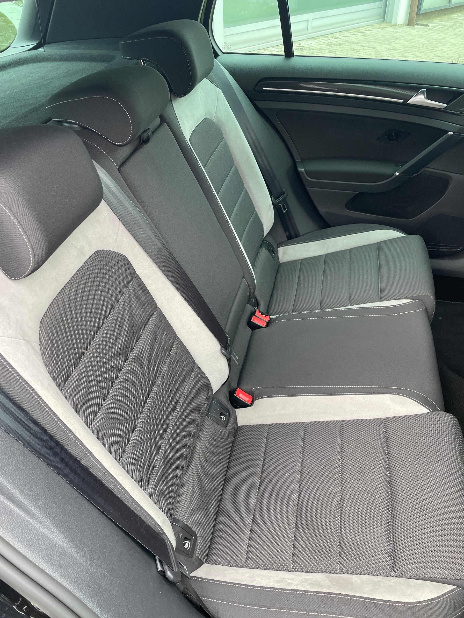 VW Golf VII 2.0 TSI R DSG 4motion-image-19