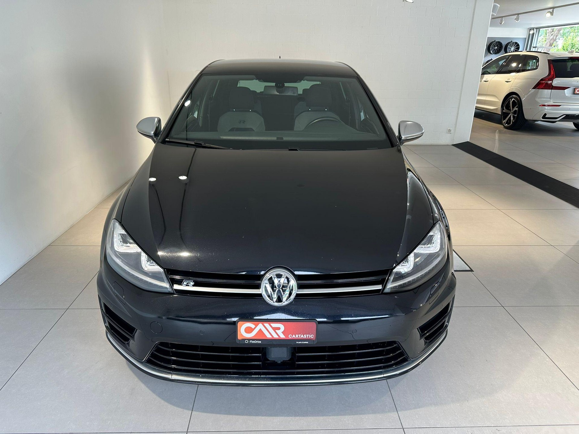 VW Golf VII 2.0 TSI R DSG 4motion-image-1