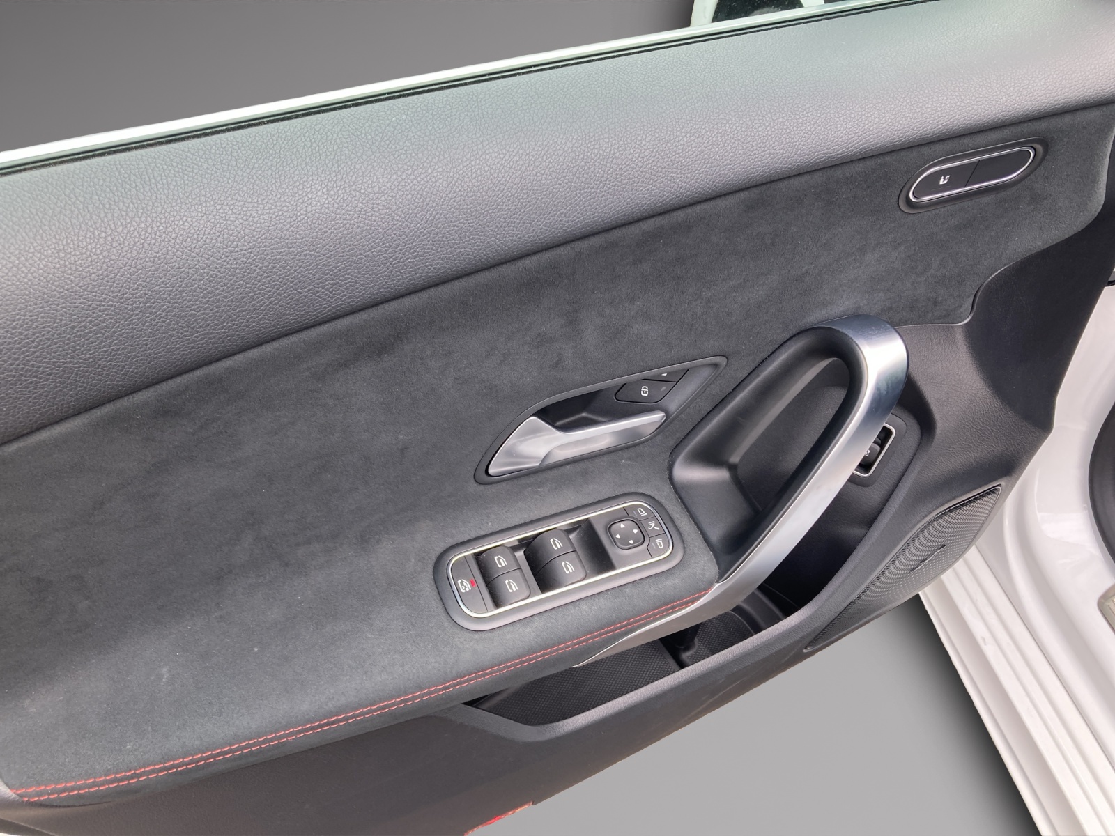 MERCEDES-BENZ A 250 e EQ Star 8G-DCT-image-8
