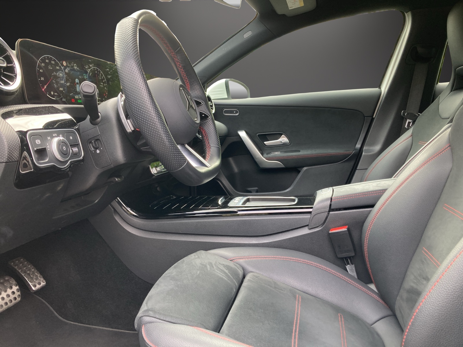 MERCEDES-BENZ A 250 e EQ Star 8G-DCT-image-5