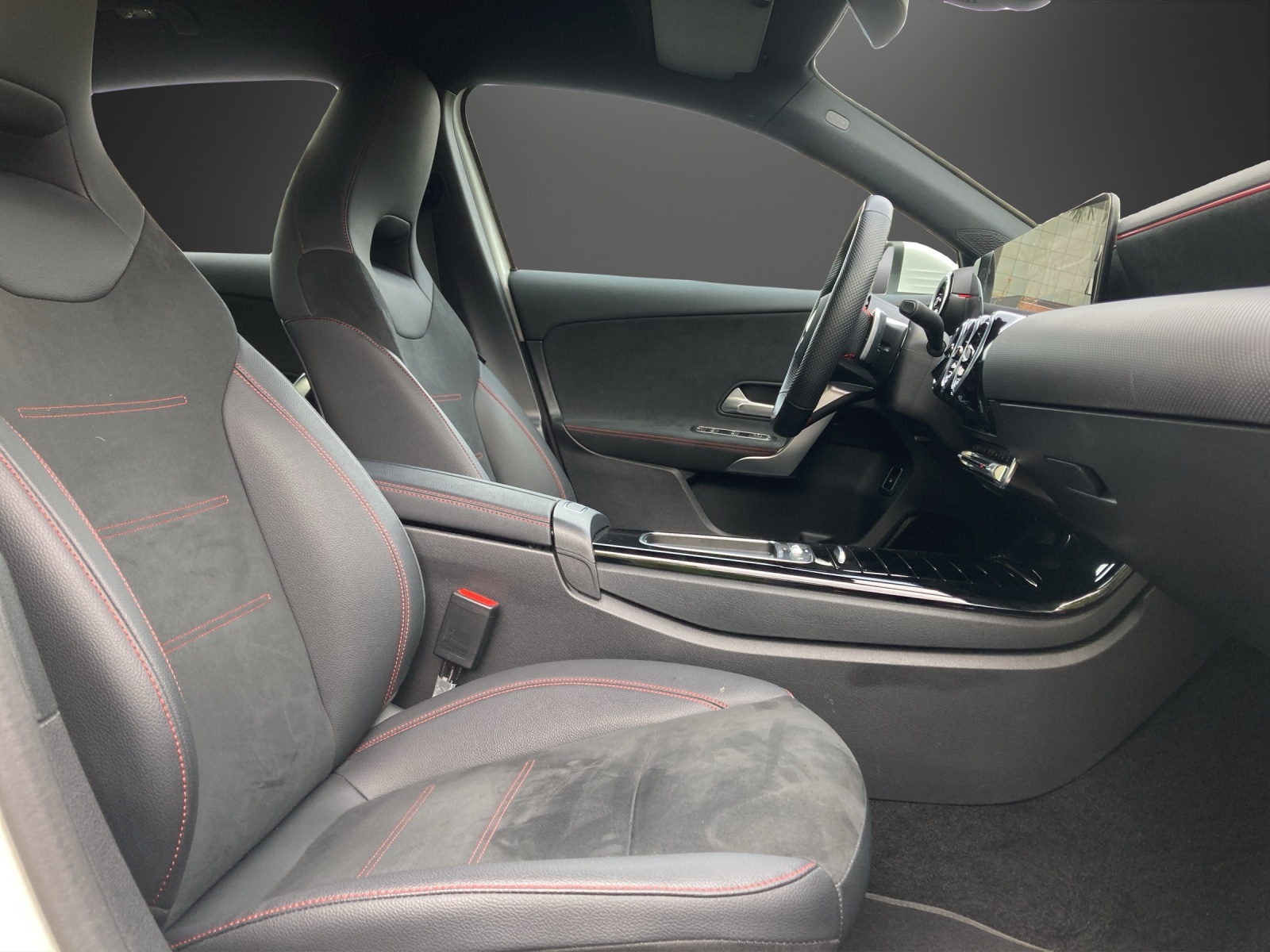 MERCEDES-BENZ A 250 e EQ Star 8G-DCT-image-7