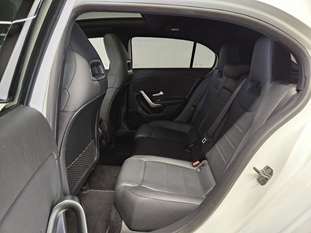 MERCEDES-BENZ A 200 Progressive-image-12