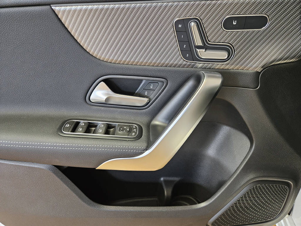 MERCEDES-BENZ A 200 Progressive-image-9