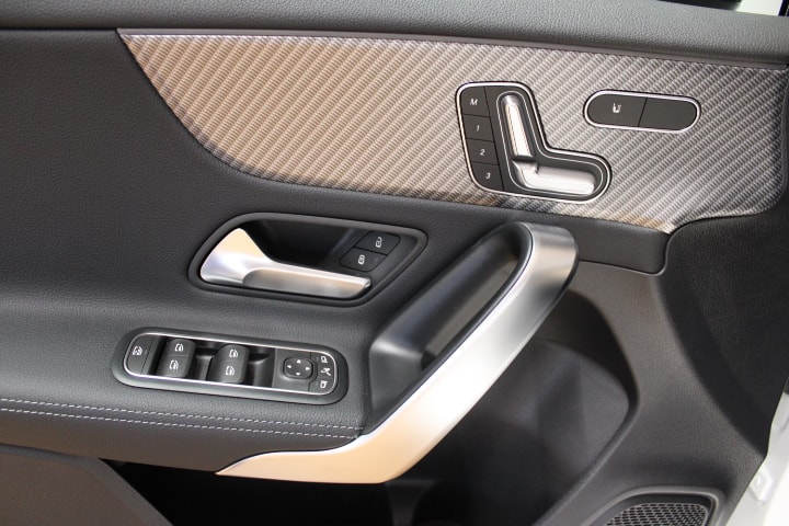 MERCEDES-BENZ A 200 Progressive-image-7