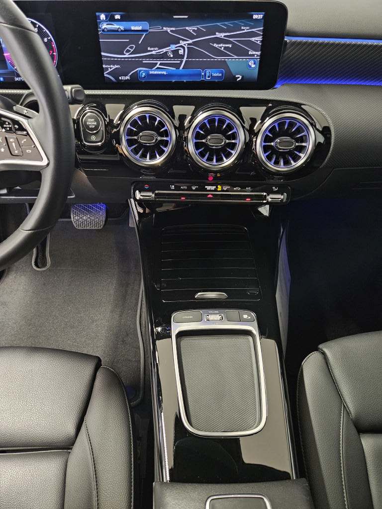 MERCEDES-BENZ A 200 Progressive-image-10