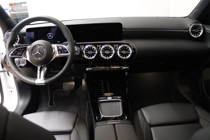 MERCEDES-BENZ A 200 Progressive-image-6