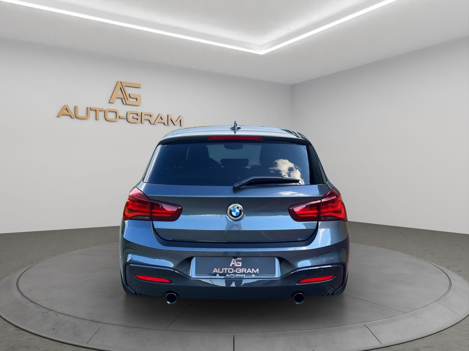 BMW M140i xDrive Steptronic-showroom-element-3