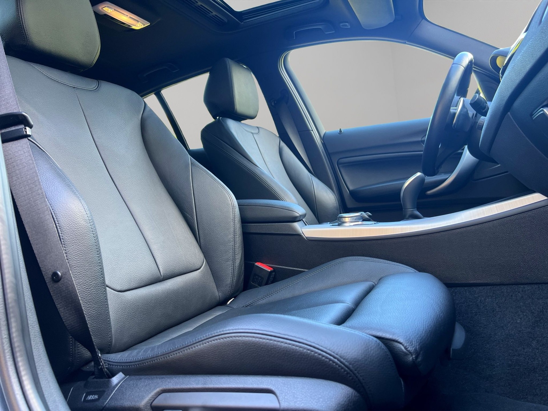 BMW M140i xDrive Steptronic-image-12