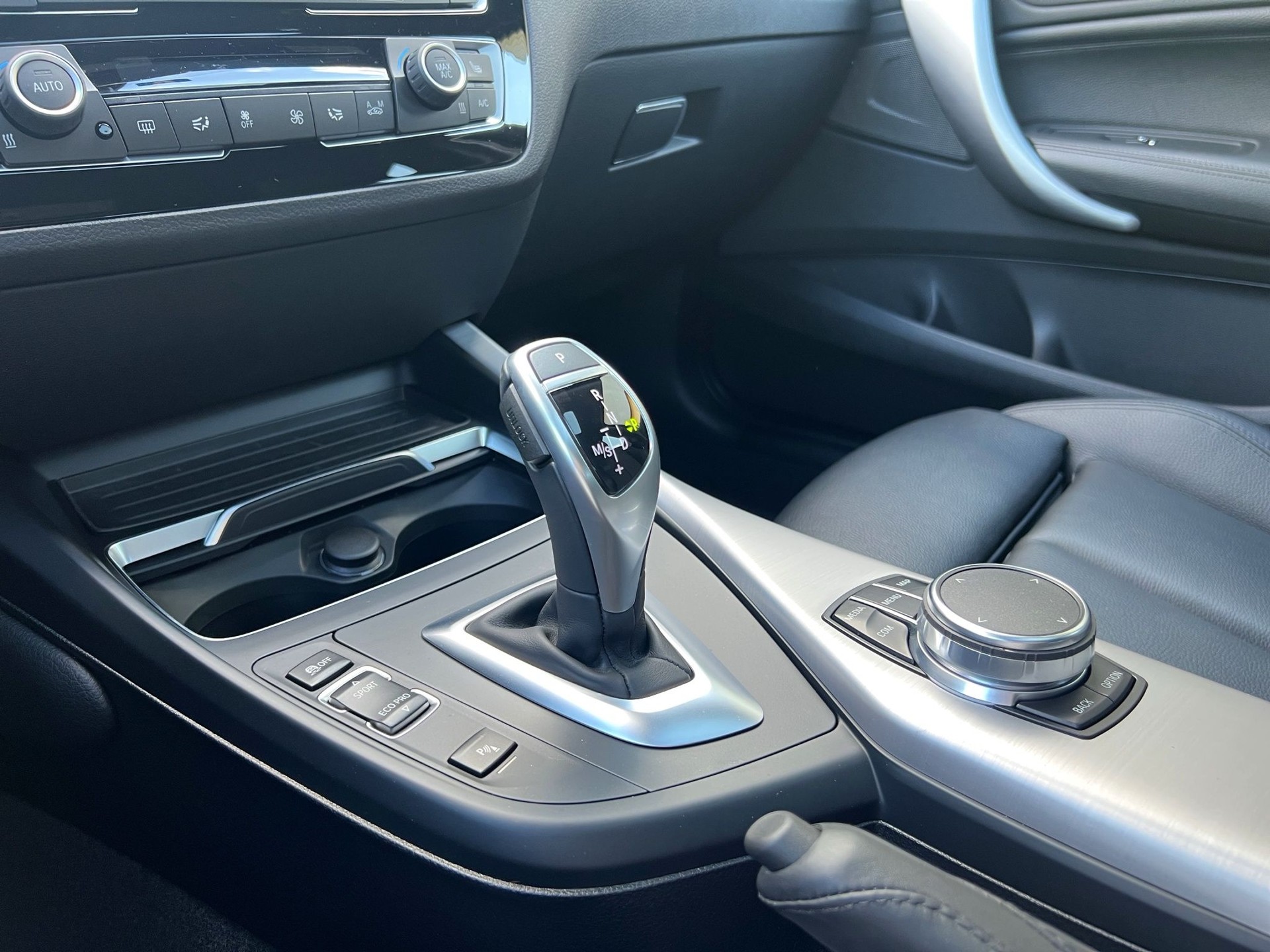 BMW M140i xDrive Steptronic-image-19