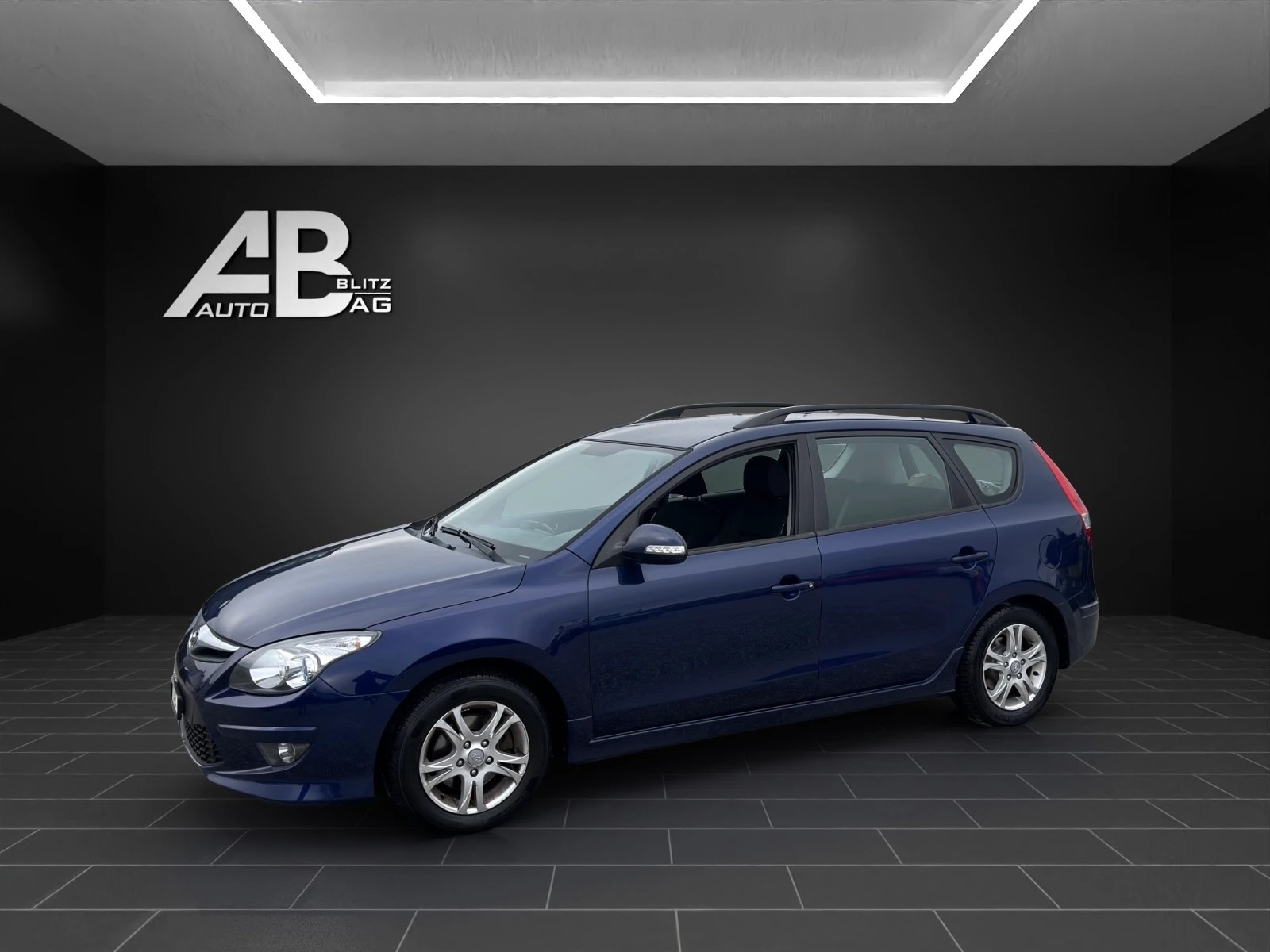 HYUNDAI i30 Wagon 1.6 CRDi Style Automatic-image-1