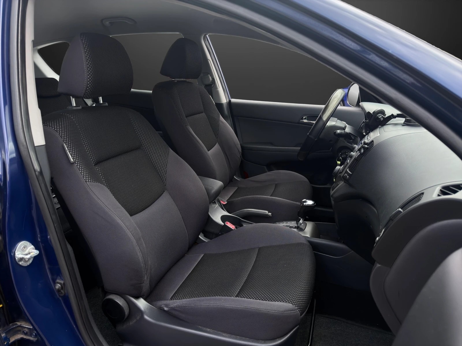 HYUNDAI i30 Wagon 1.6 CRDi Style Automatic-image-8