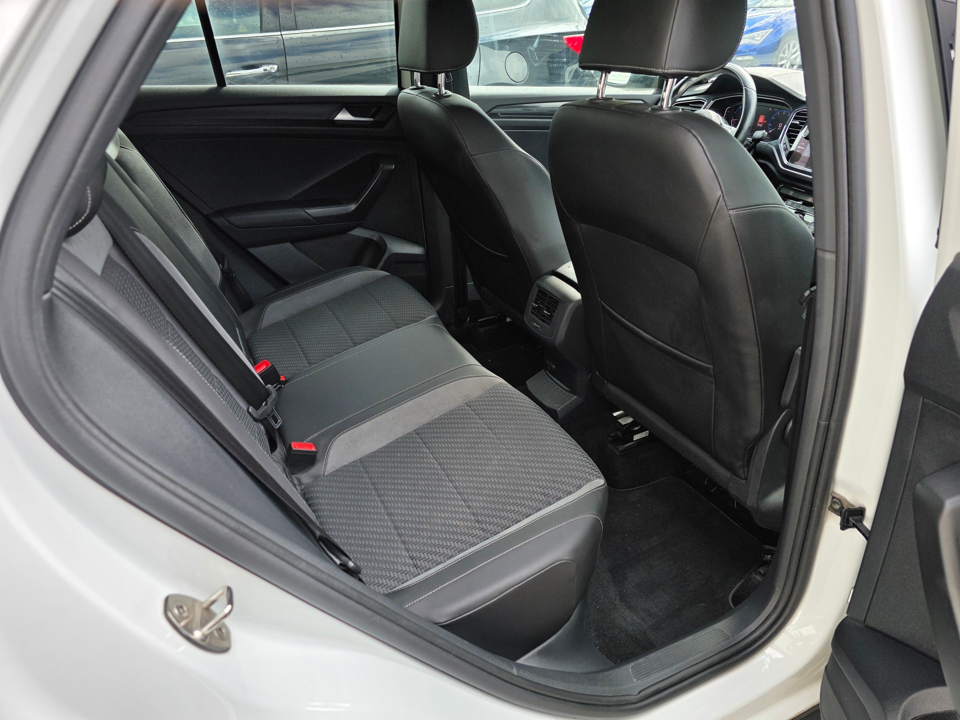VW T-Roc 2.0 TSI Advance DSG 4Motion-image-12