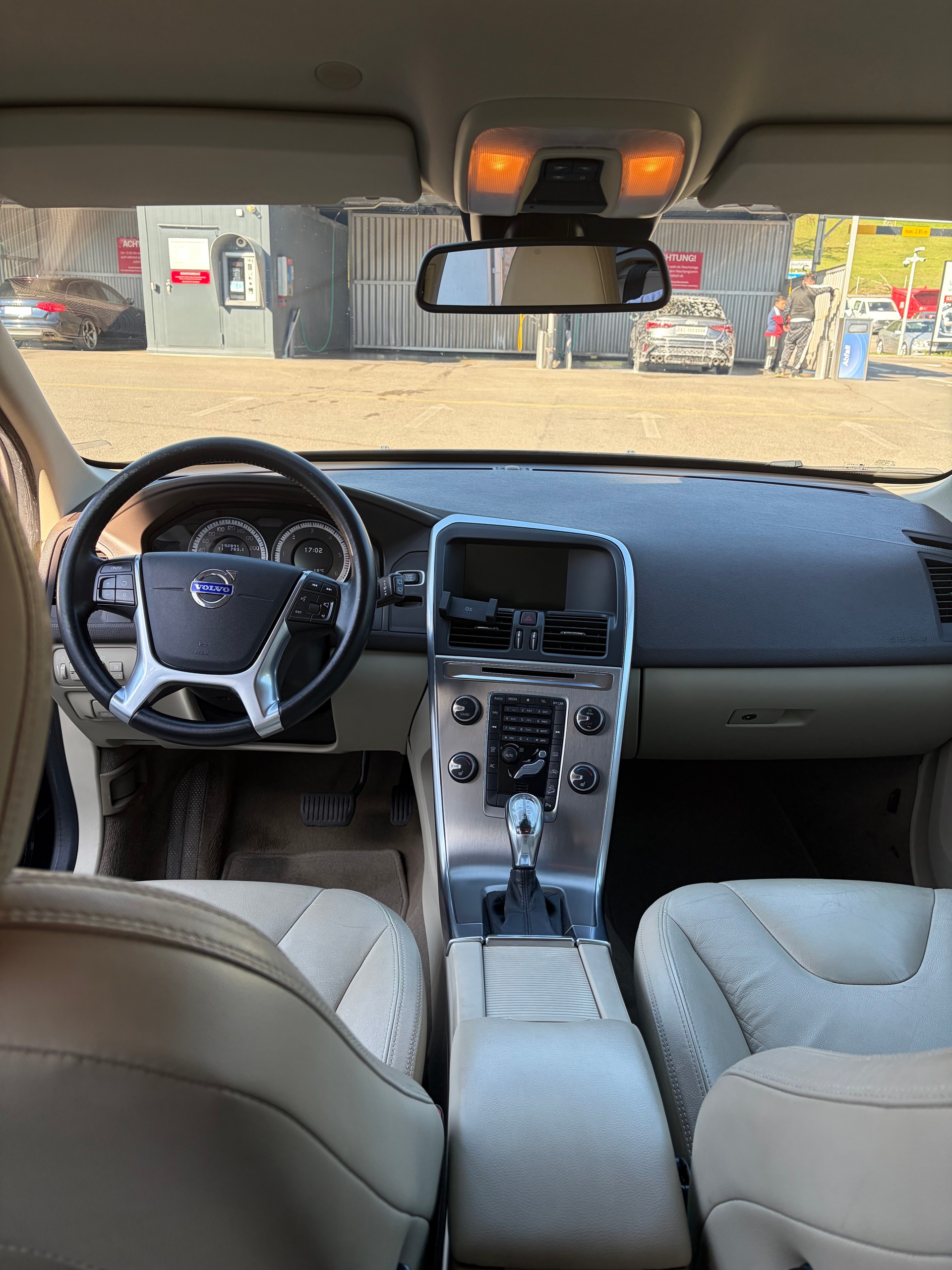 VOLVO 2.4 D5 Momentum AWD-image-2
