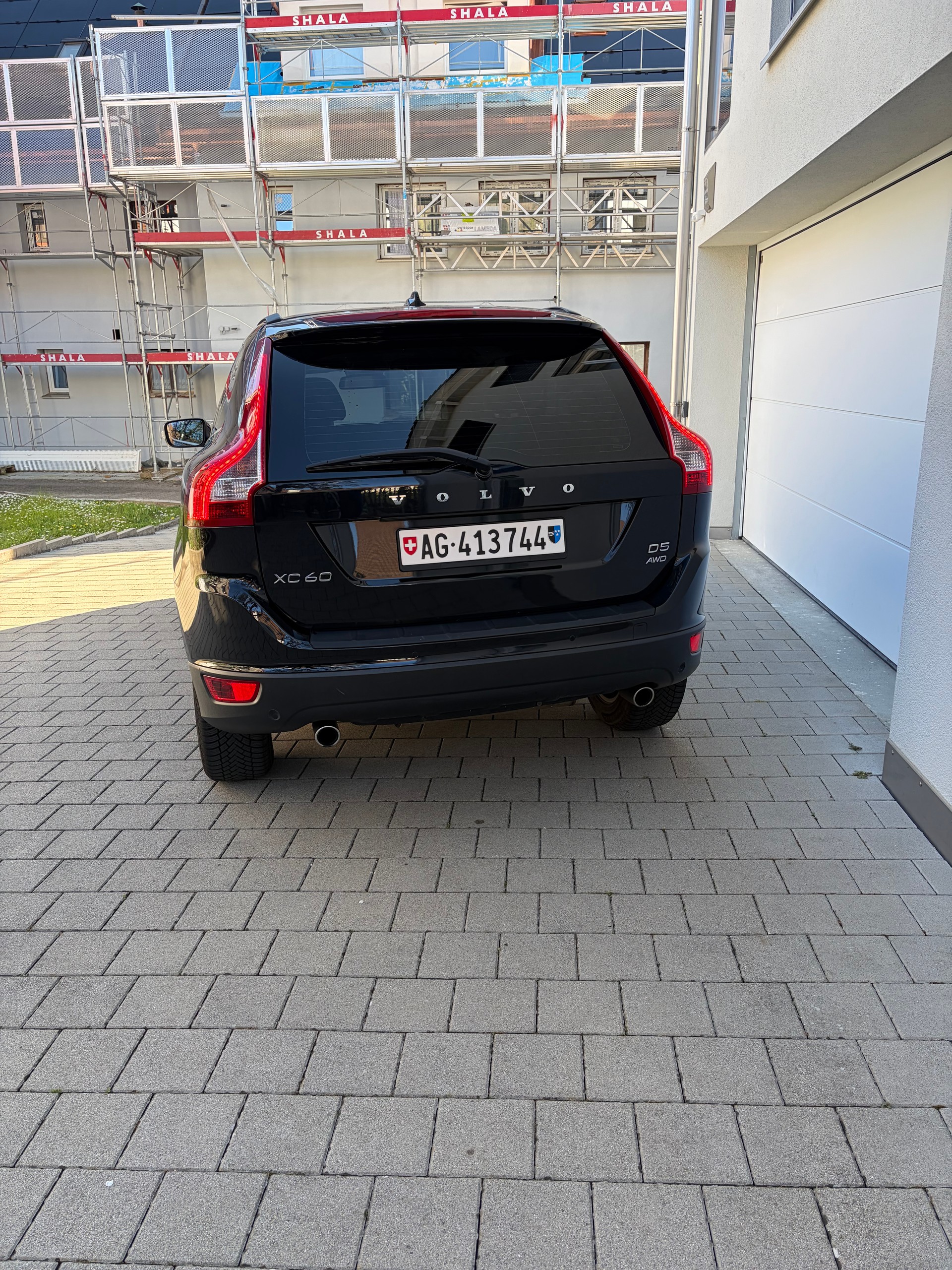 VOLVO 2.4 D5 Momentum AWD-image-1