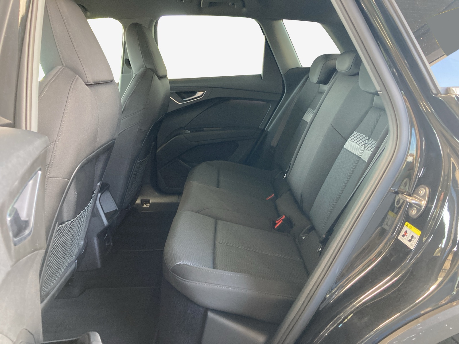 AUDI Q4 e-tron 45 quattro-image-12