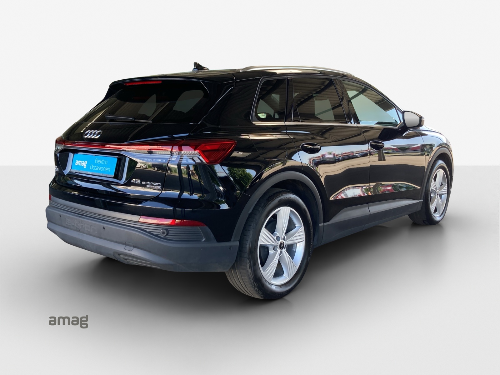 AUDI Q4 e-tron 45 quattro-image-5