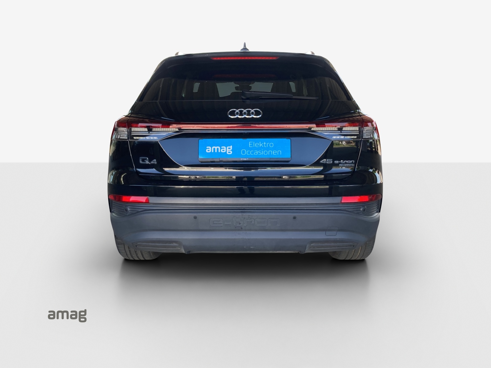 AUDI Q4 e-tron 45 quattro-image-4