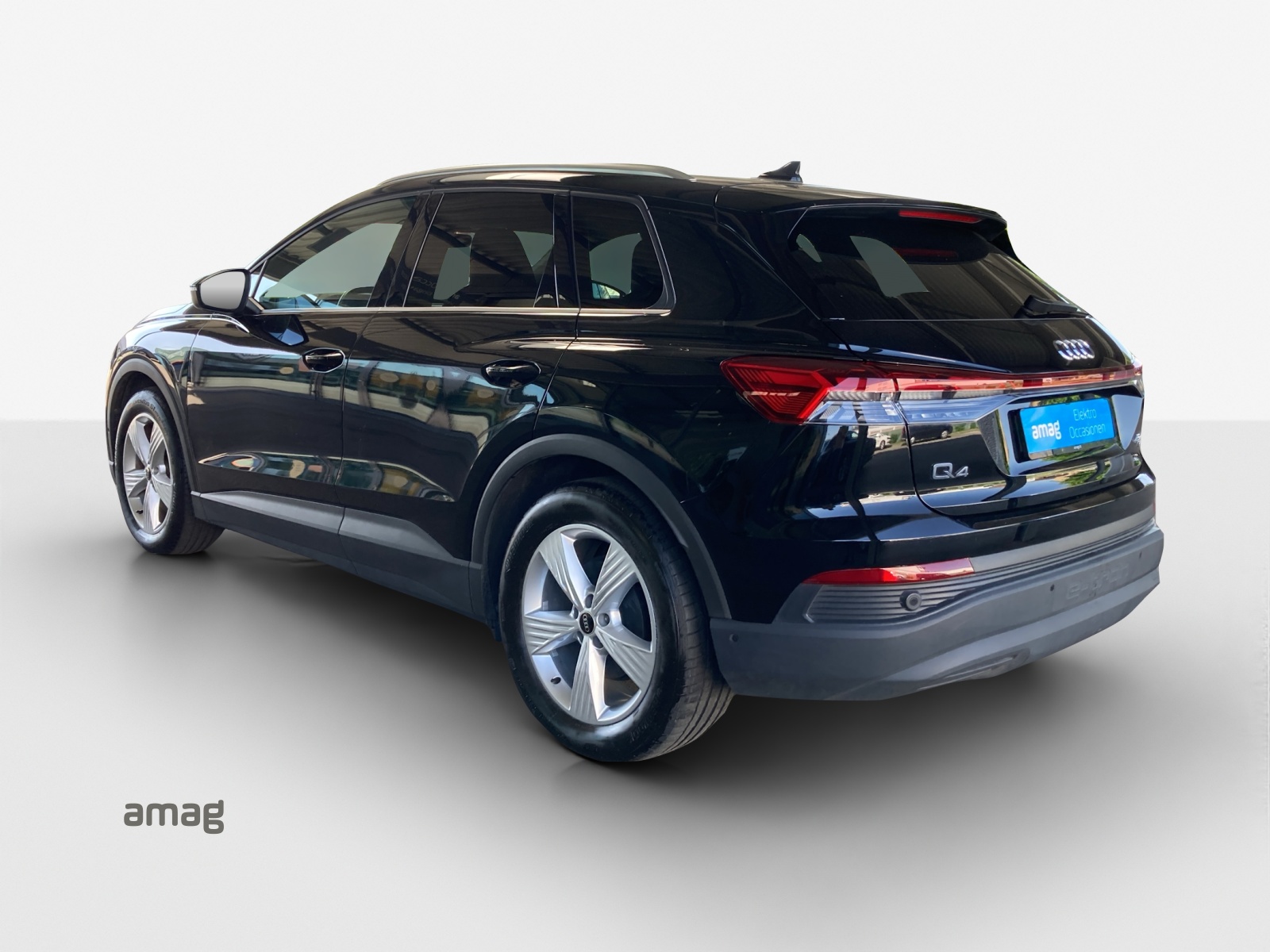 AUDI Q4 e-tron 45 quattro-image-2