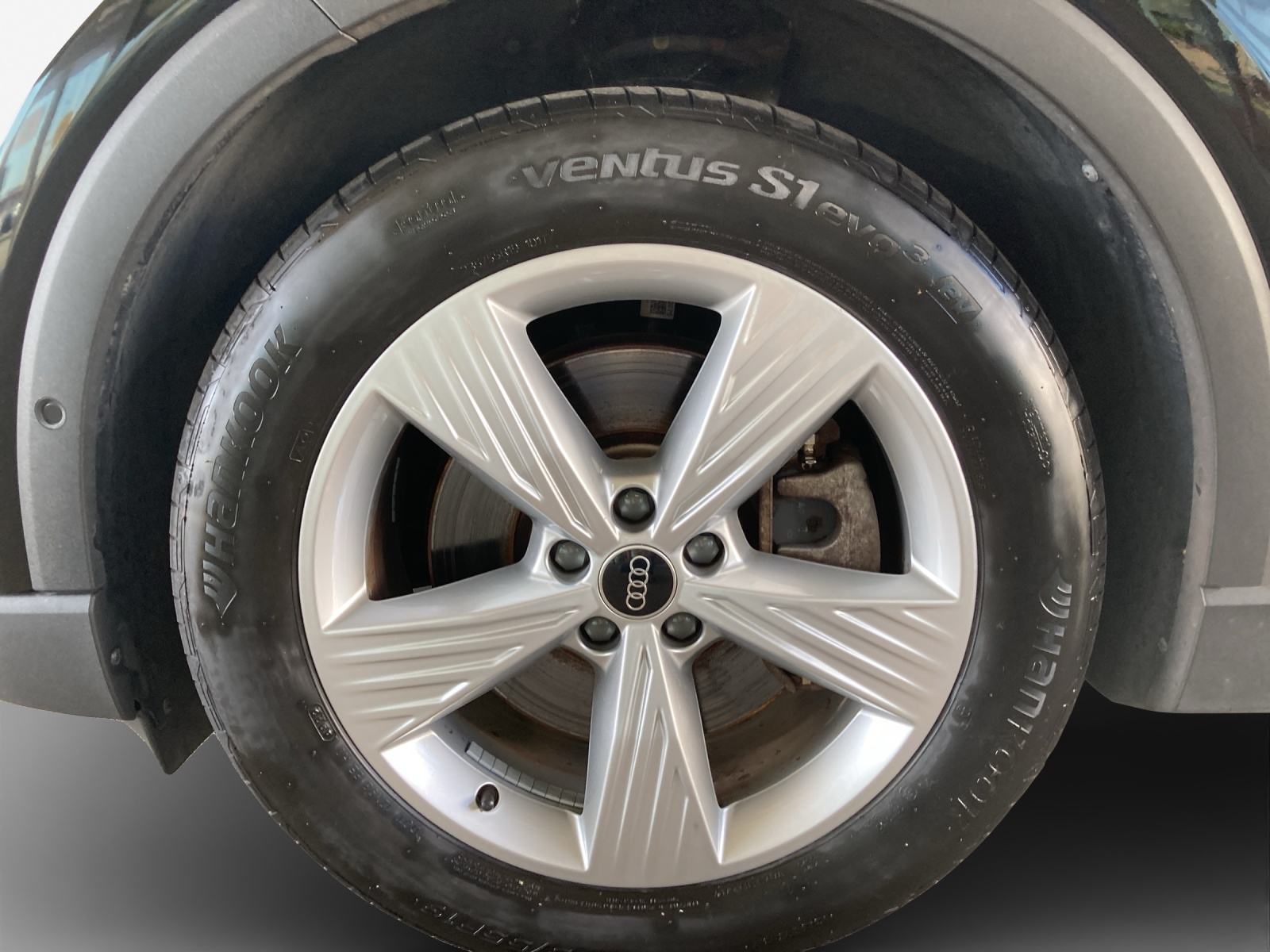 AUDI Q4 e-tron 45 quattro-image-16