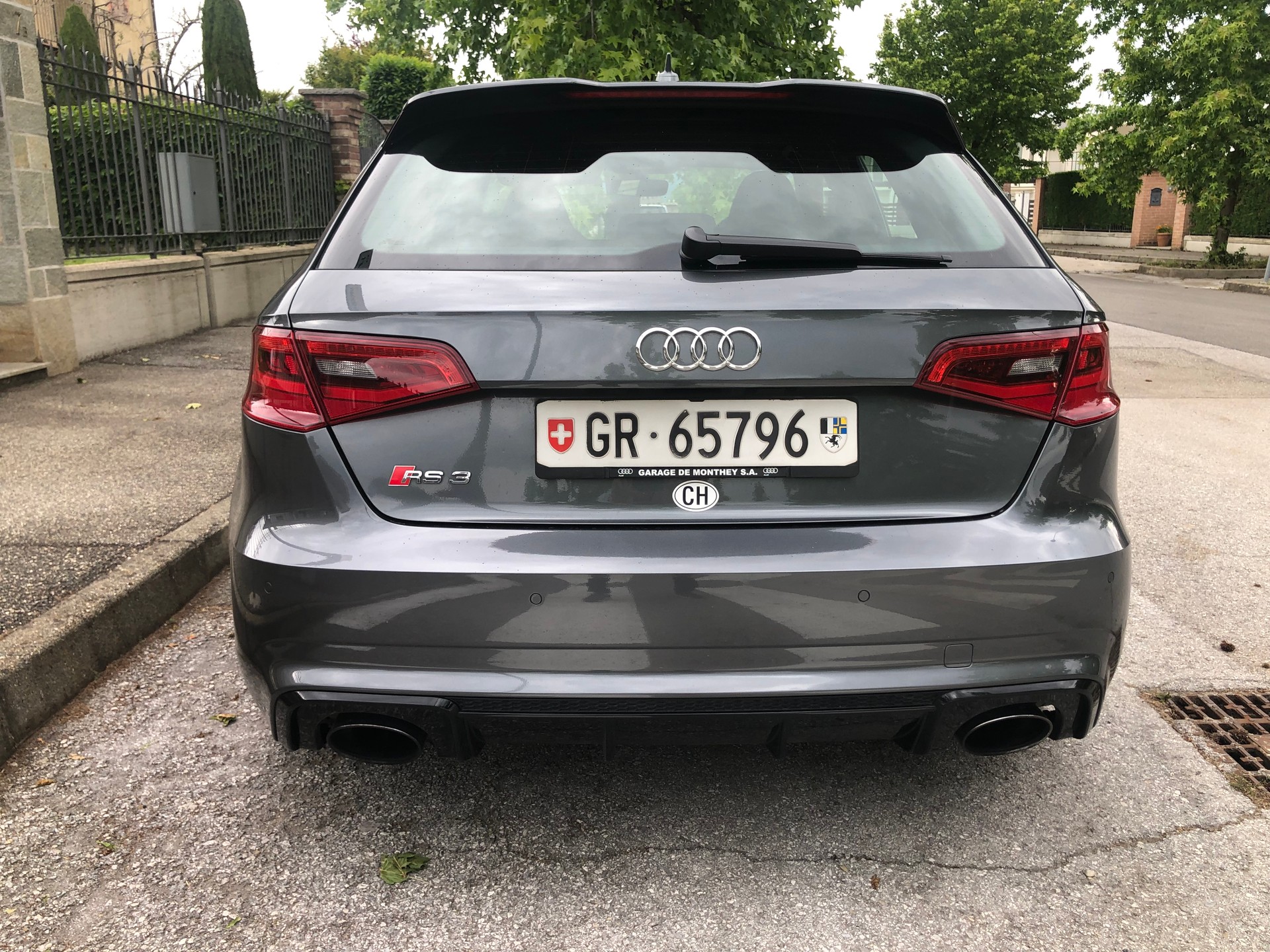 AUDI 2.5 T FSI quattro S-Tronic-image-2